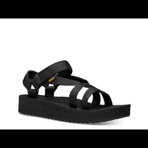 Teva Midform sandals. #teva #tevamidforms